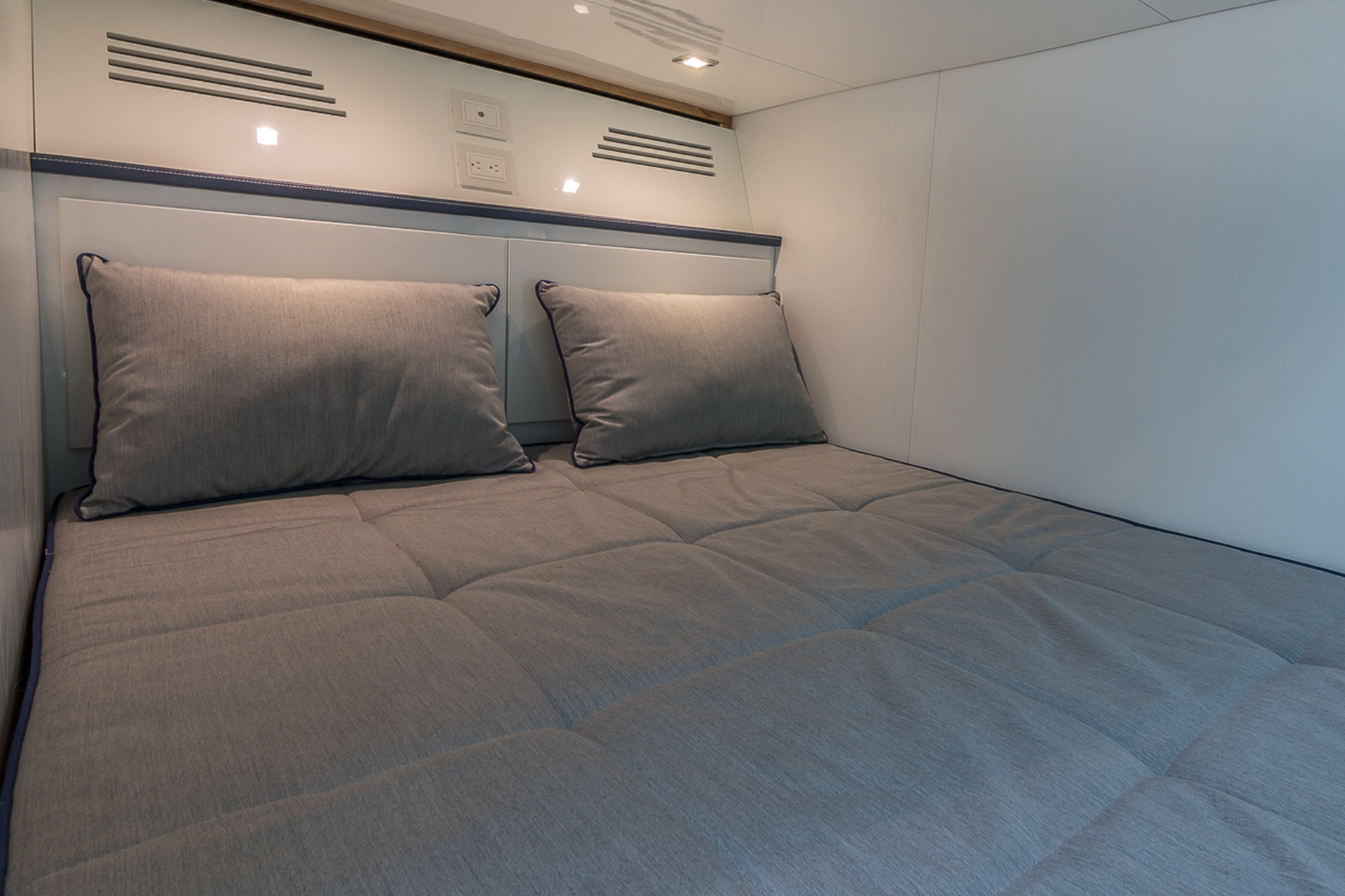 evo r4 - interior - 3