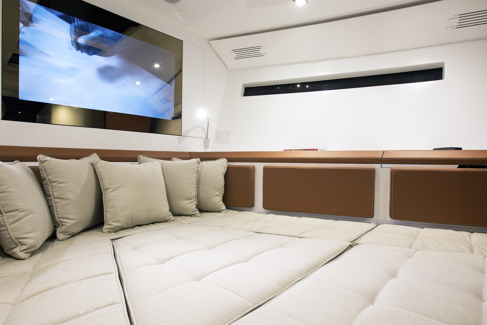 evo r4 - interior - 4